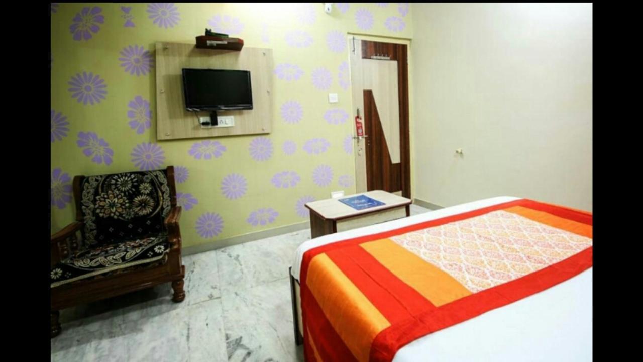 Hotel Honey Bunny Ahmedabad Exterior foto